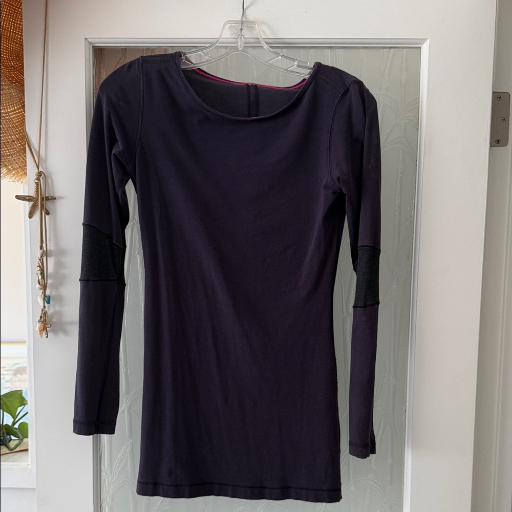 Lululemon Women's Plum  Long Sleeve Top with Heather Grey accents on Elbow 😊🌸